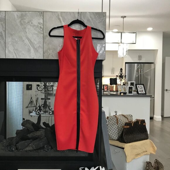 Guess spandex style dress with full zipper in front - Picture 2 of 5